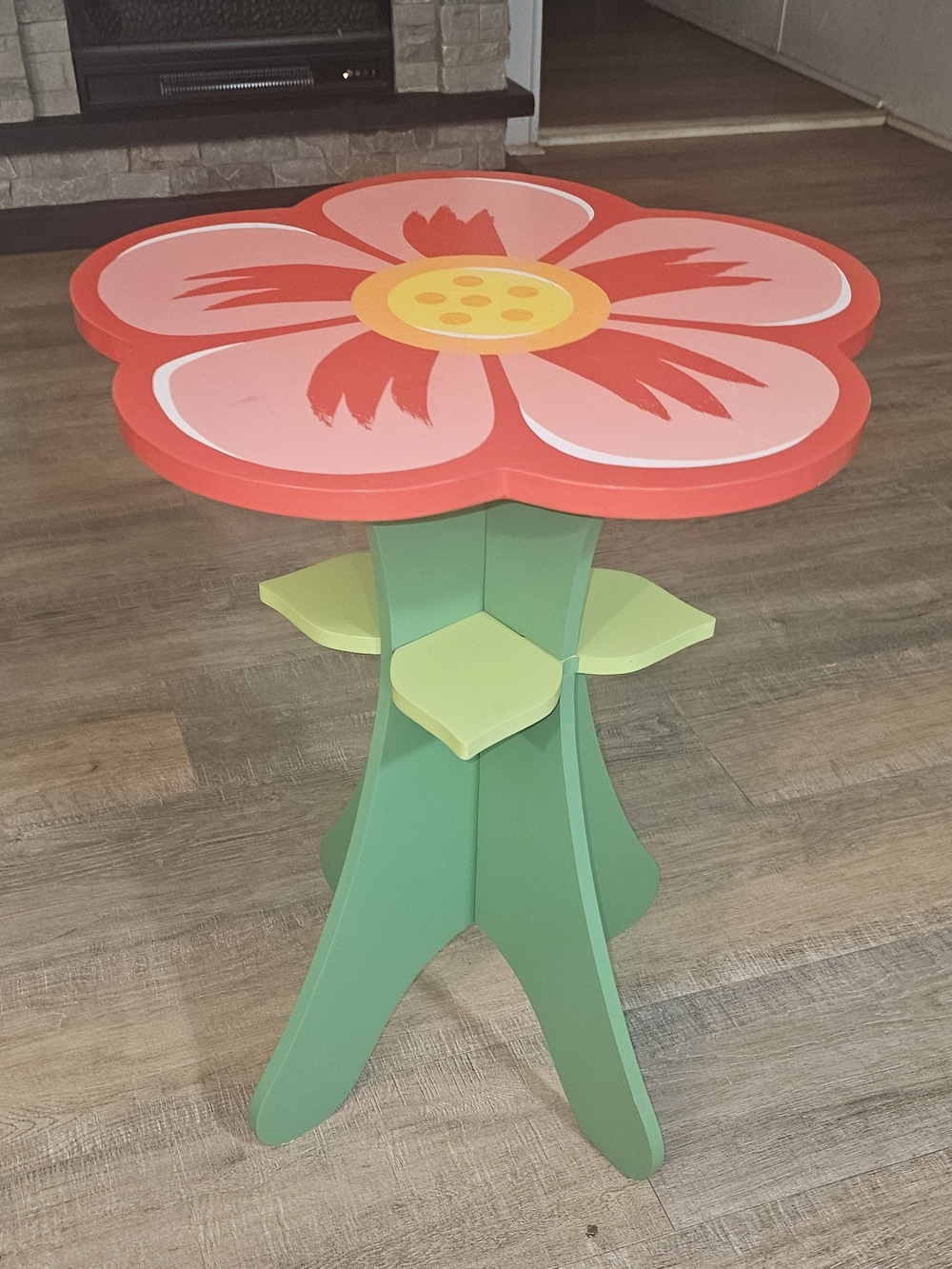 Flower-Shaped Accent Table in Coral Pink and Green